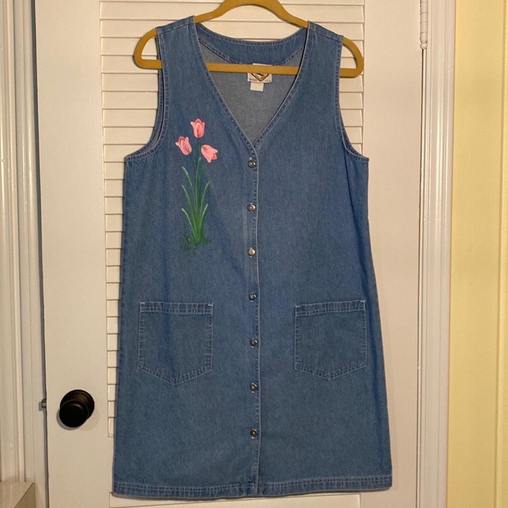 90’s vintage denim jumper/dress with pockets. Hand painted flowers, size M.